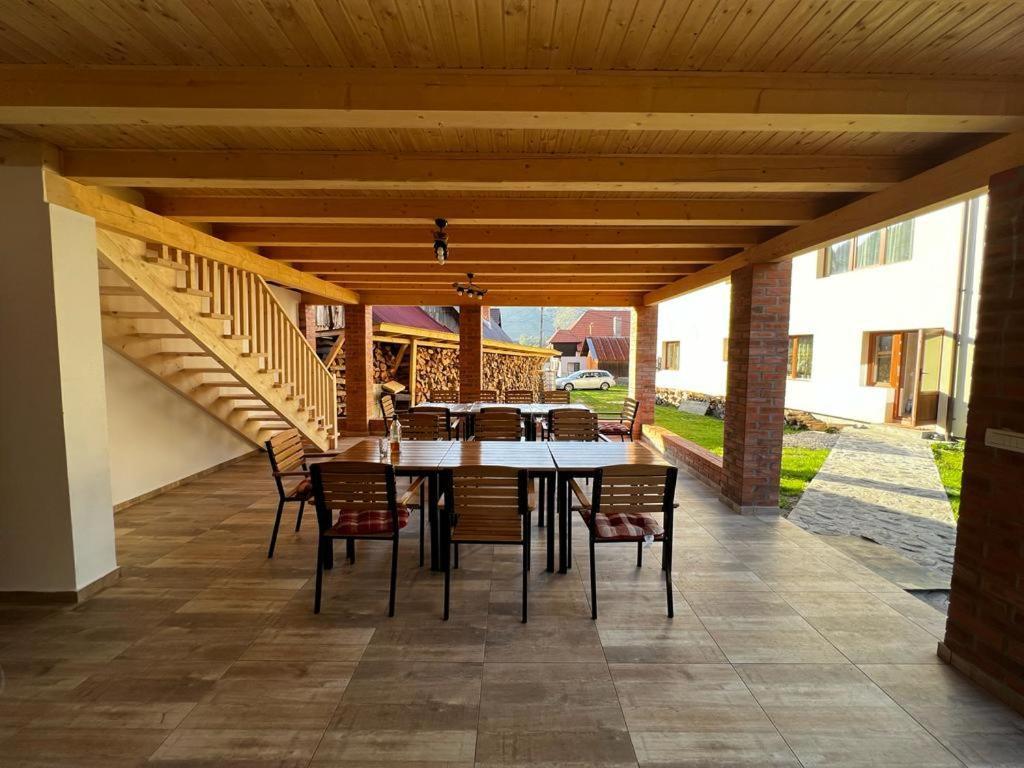 Отель Casa Bujor De Munte Dragoslavele Экстерьер фото